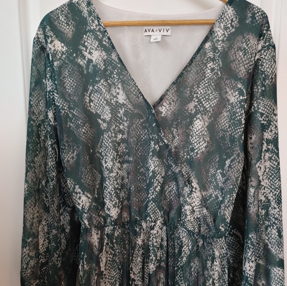 Ava & Viv Long Green & White Flowy Pleated Dress! Size 1x - Picture 2 of 12